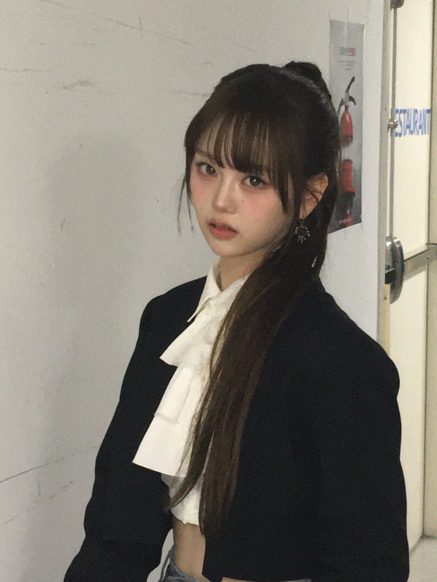 Behind-the-scenes cut of tripleS