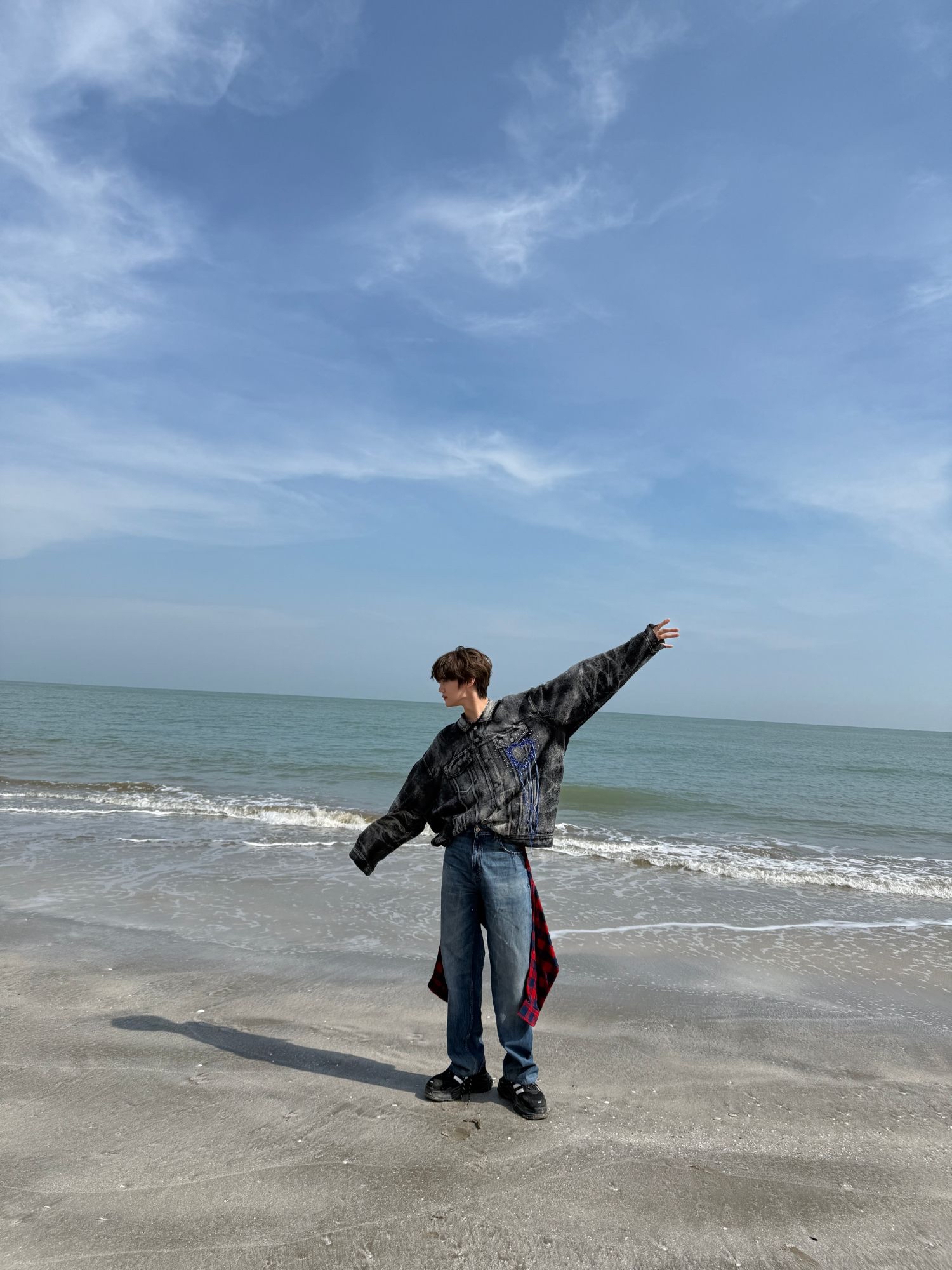 Recent activity shot of Kim Gyuvin (ZEROBASEONE)