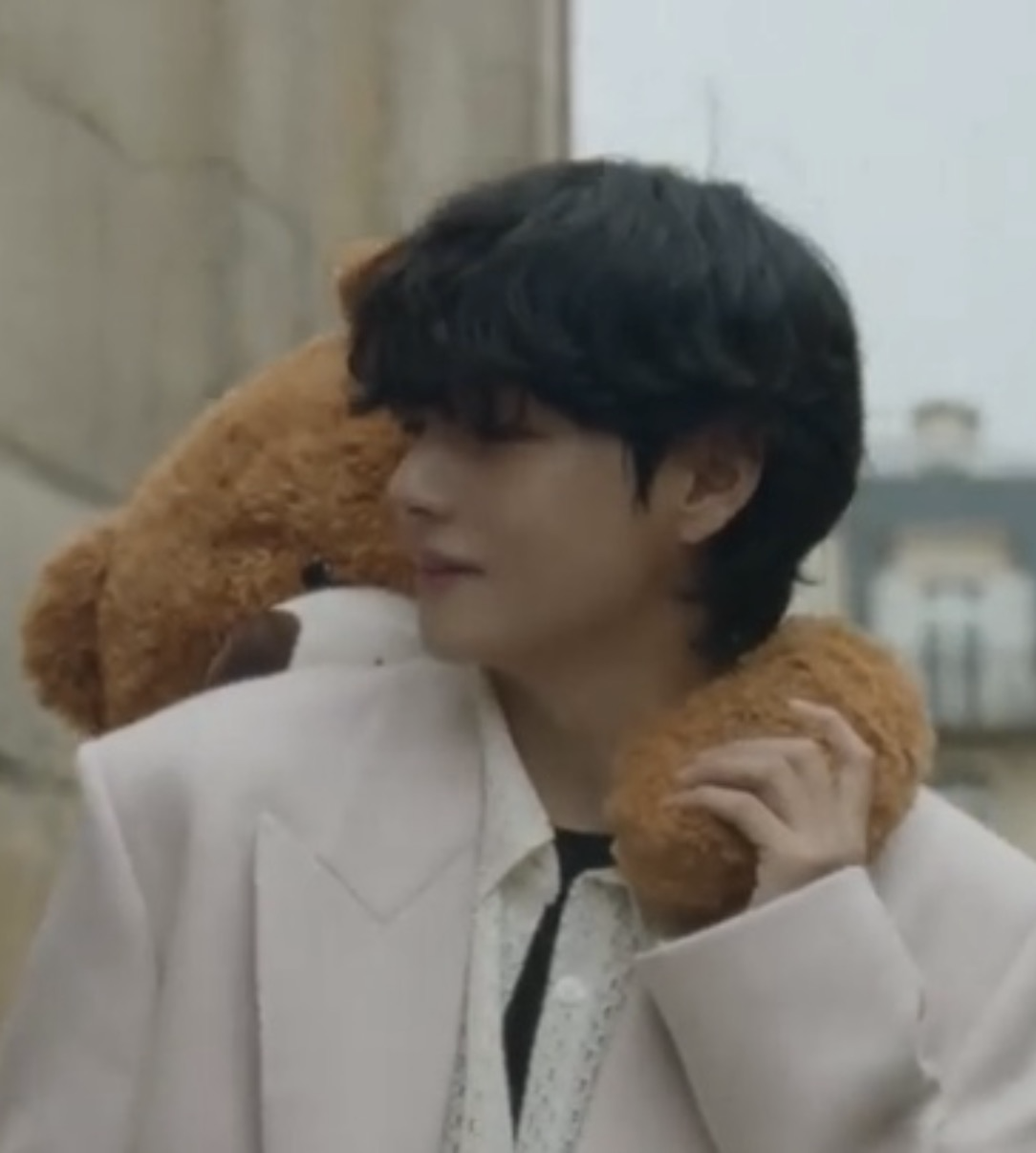 뷔 (방탄소년단)의 비하인드 컷