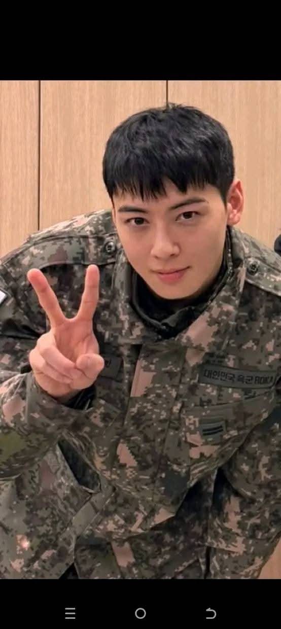 Latest photo of Eunwoo (ASTRO)