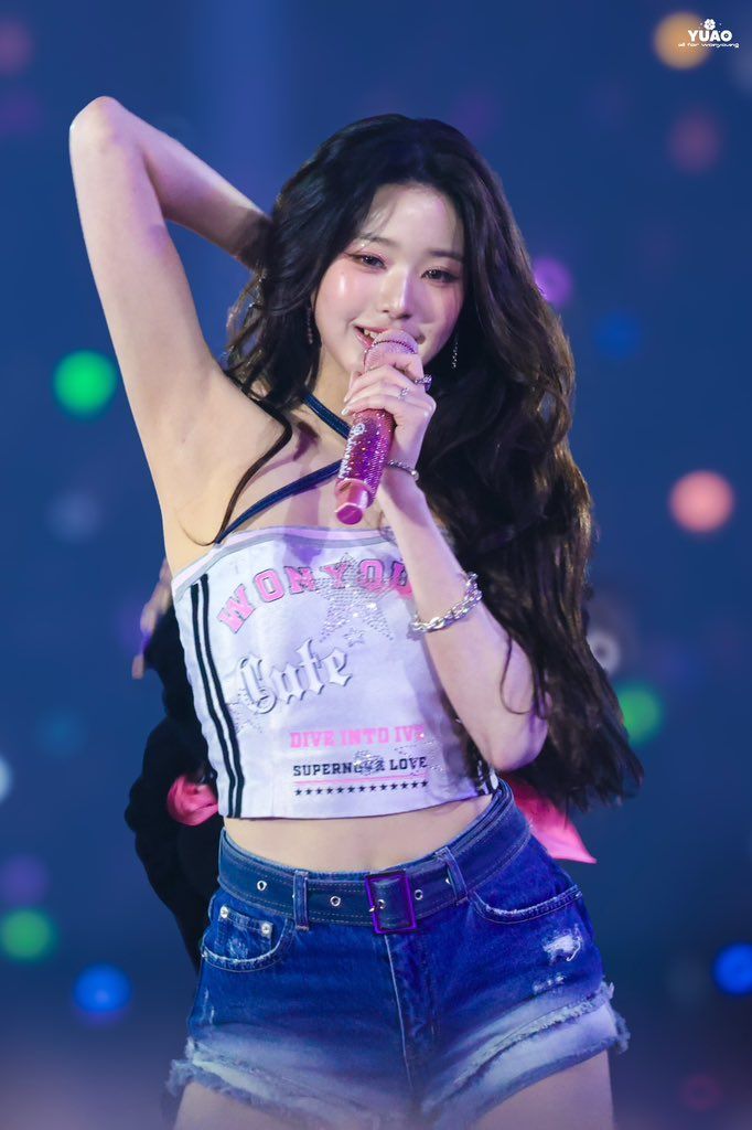 Behind-the-scenes cut of Jang Wonyoung (IVE)