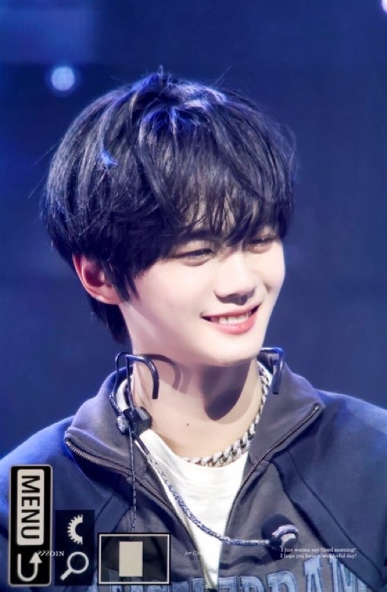 A moment captured by Kim Gyuvin (ZEROBASEONE)'s fan