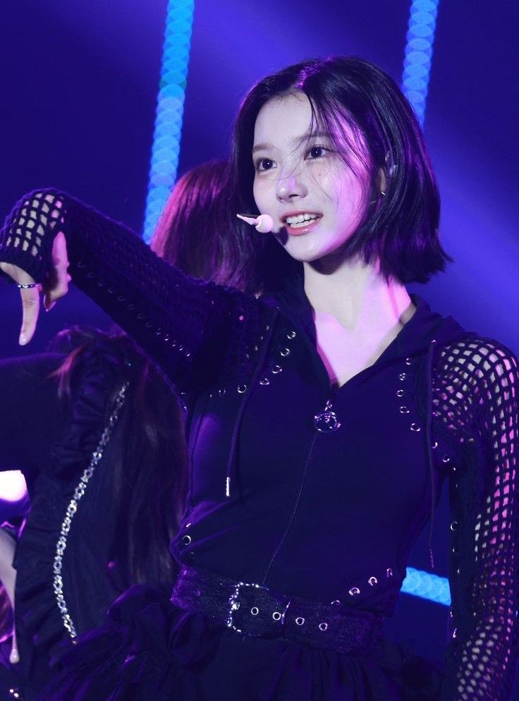 Recent activity shot of Jiwoo (Hearts2Hearts)