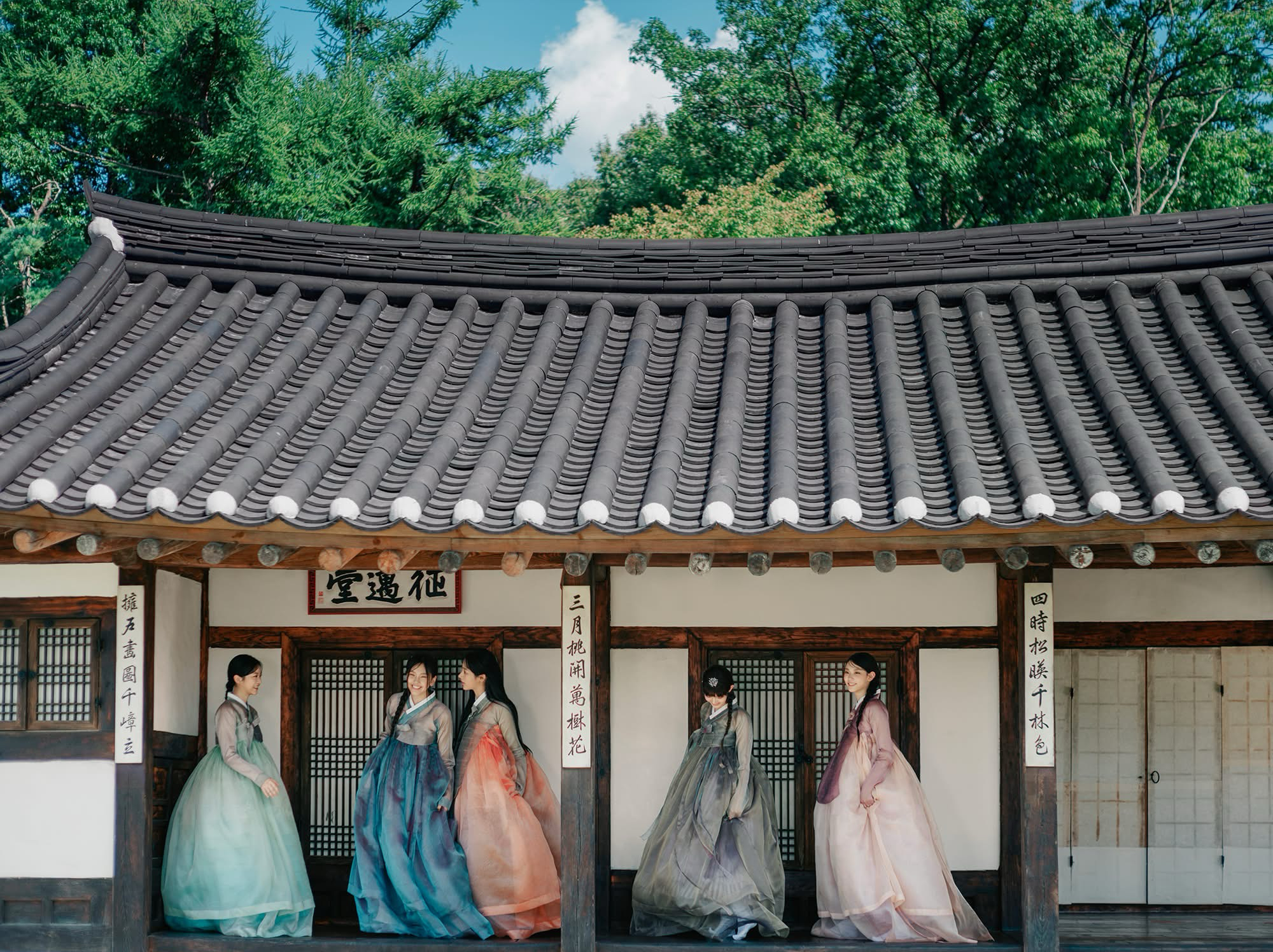 Behind-the-scenes cut of NewJeans