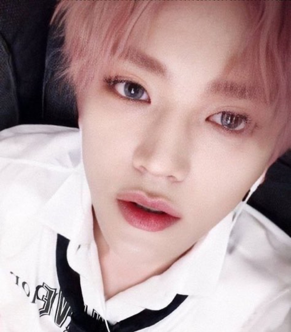 태용 (NCT 127)의 최신 사진