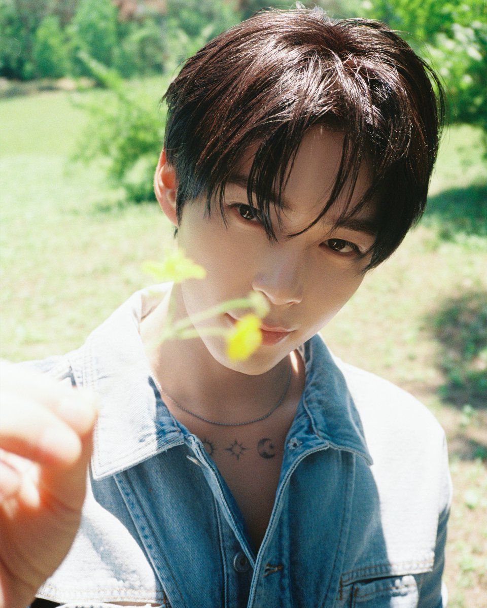 Recent activity shot of Sung Hanbin (ZEROBASEONE)