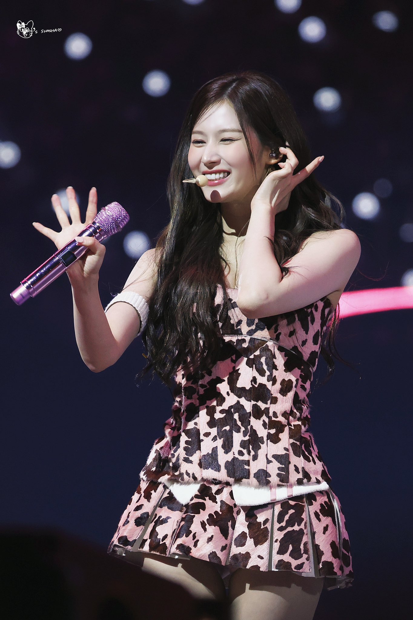 A moment captured by Sana (TWICE)'s fan