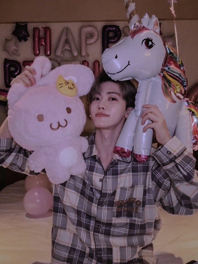 Today's hottest K-pop community feed