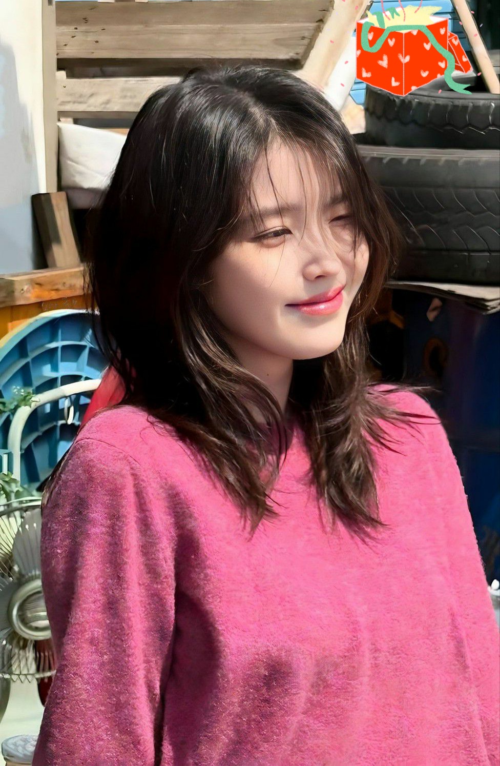 Behind-the-scenes cut of IU