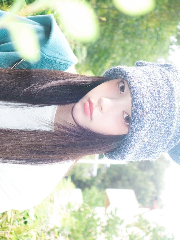 A moment captured by ILLIT's fan