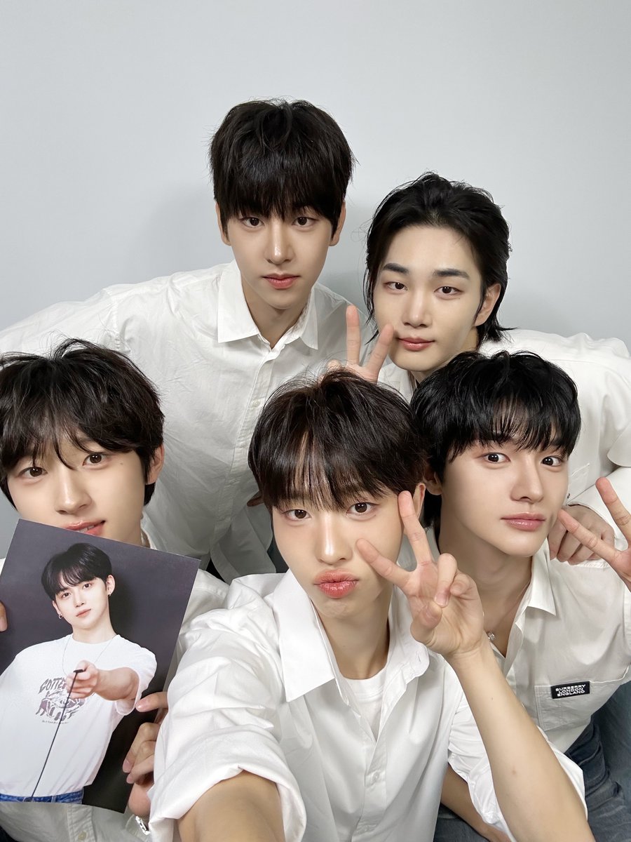 A moment captured by DRIPPIN's fan