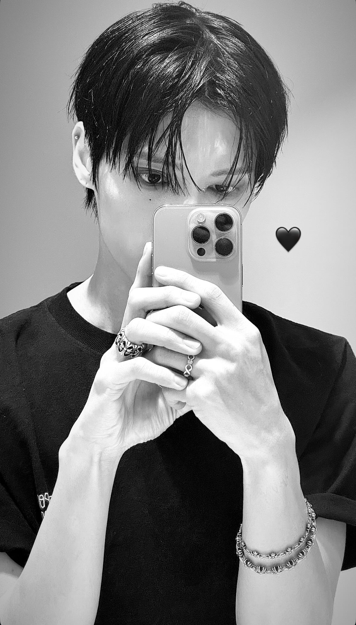 Latest photo of Wooyoung (ATEEZ)