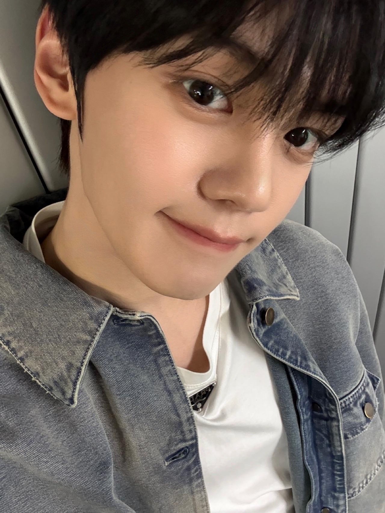 Latest photo of Kim Gyuvin (ZEROBASEONE)