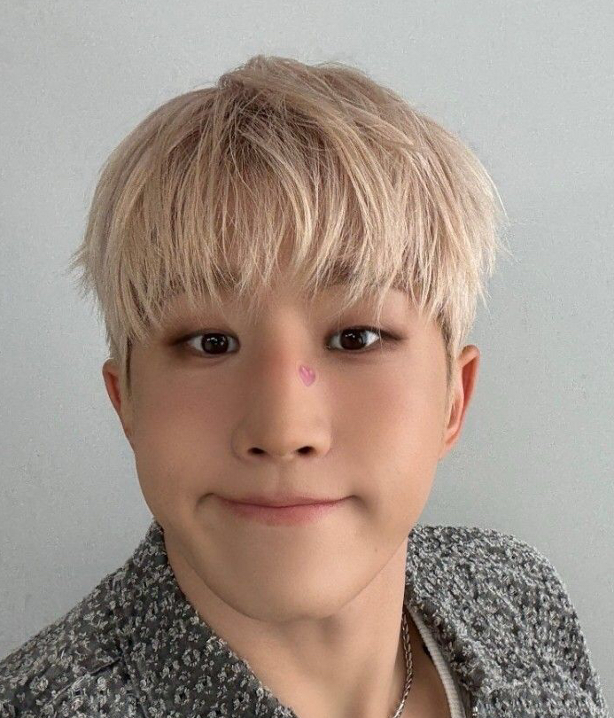 Foto aktivitas terbaru Jinjin (ASTRO)