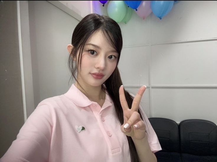 Latest photo of Minju (ILLIT)