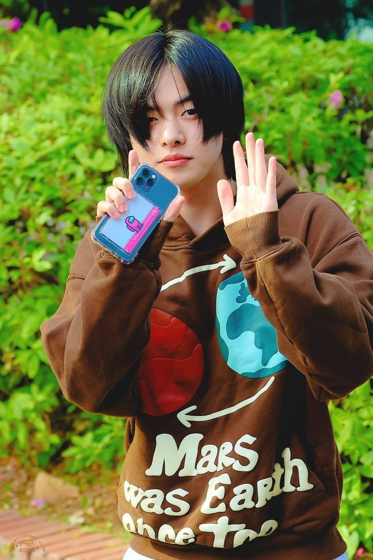 A moment captured by Lee Leo (ALPHA DRIVE ONE)'s fan