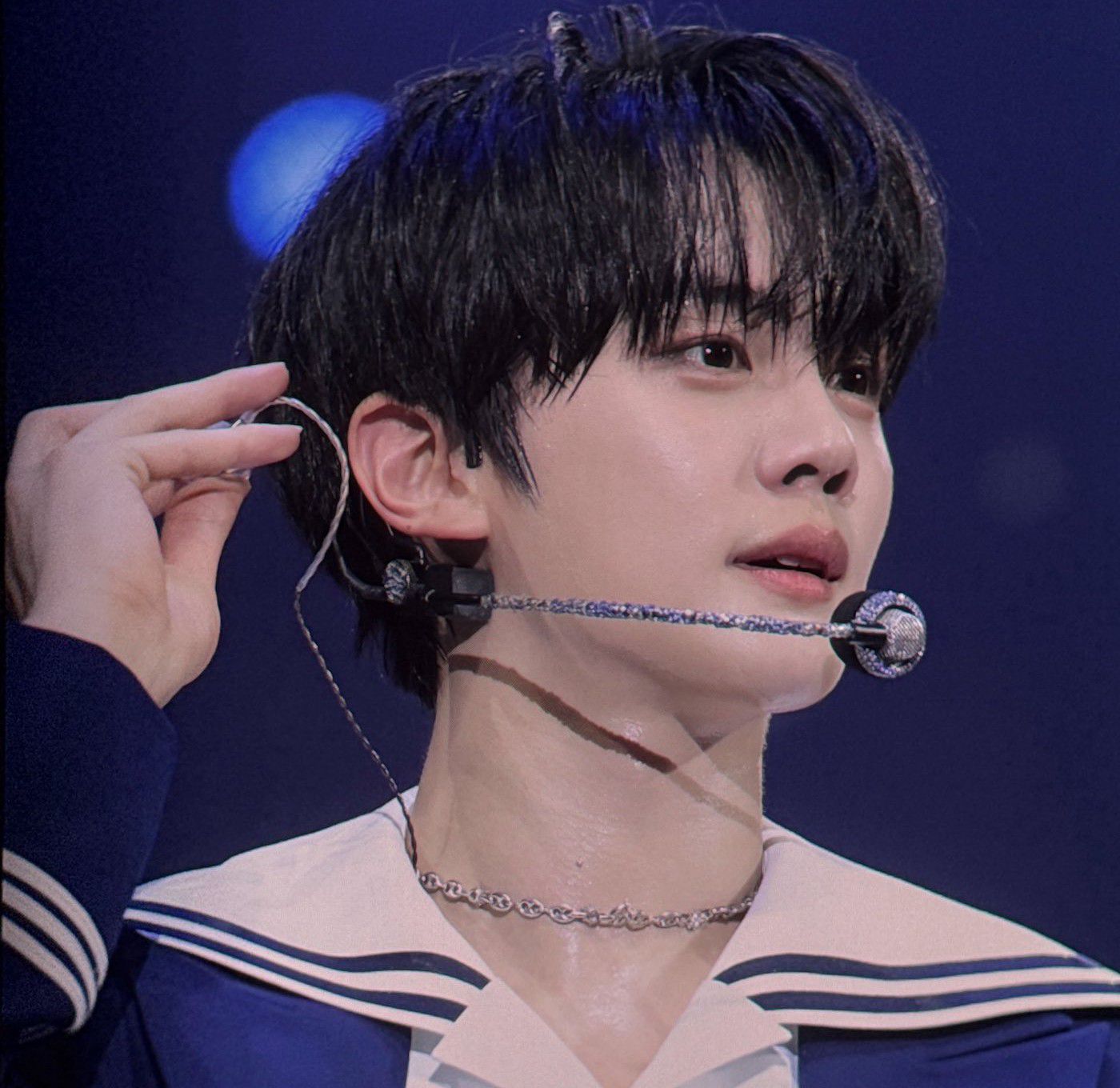 キム・ギュビン (ZEROBASEONE)の舞台裏ショット