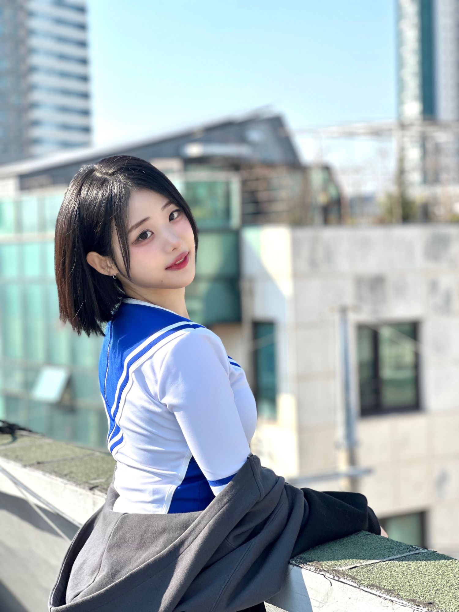 Behind-the-scenes cut of QWER