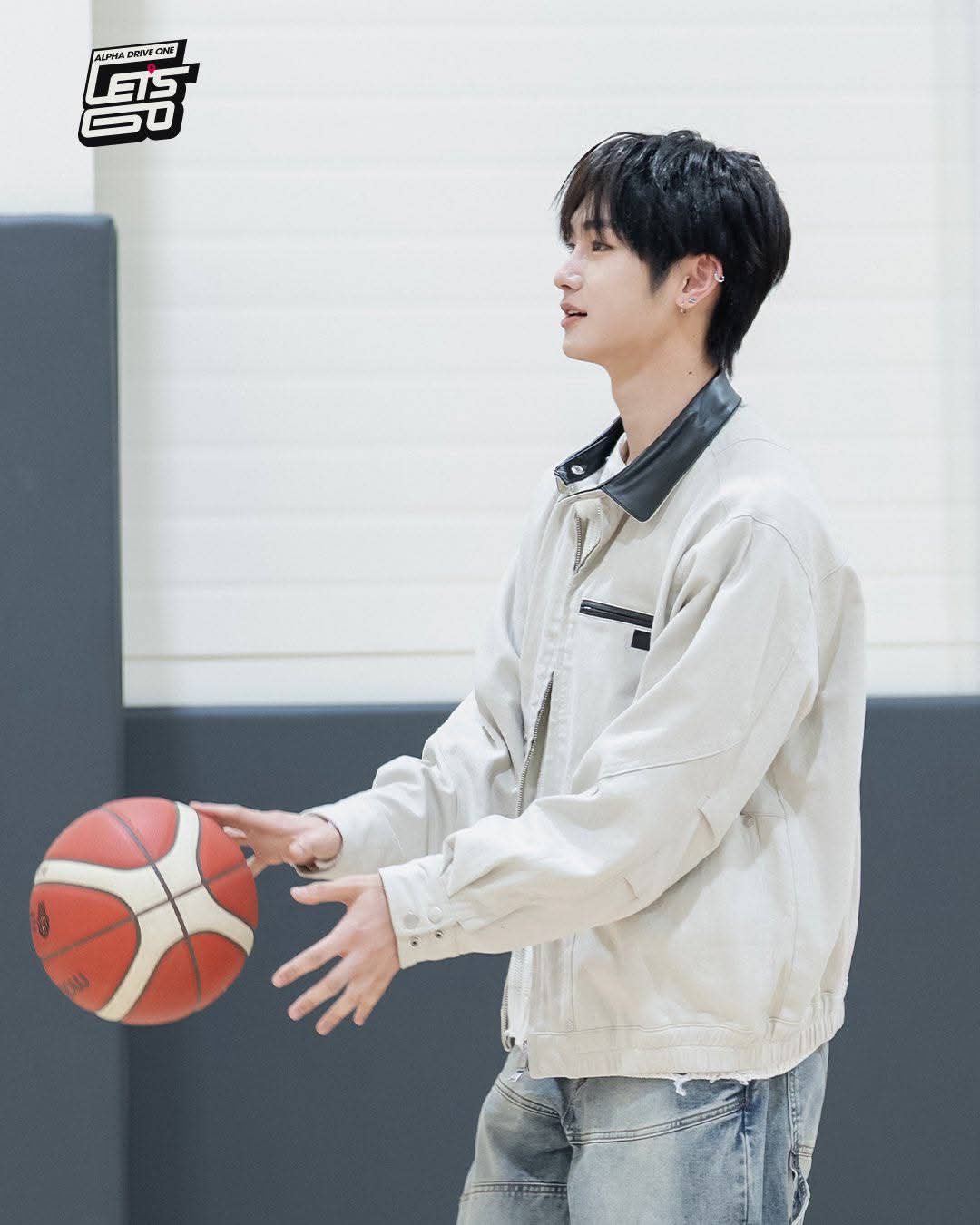 A moment captured by Zhou Anxin (ALPHA DRIVE ONE)'s fan