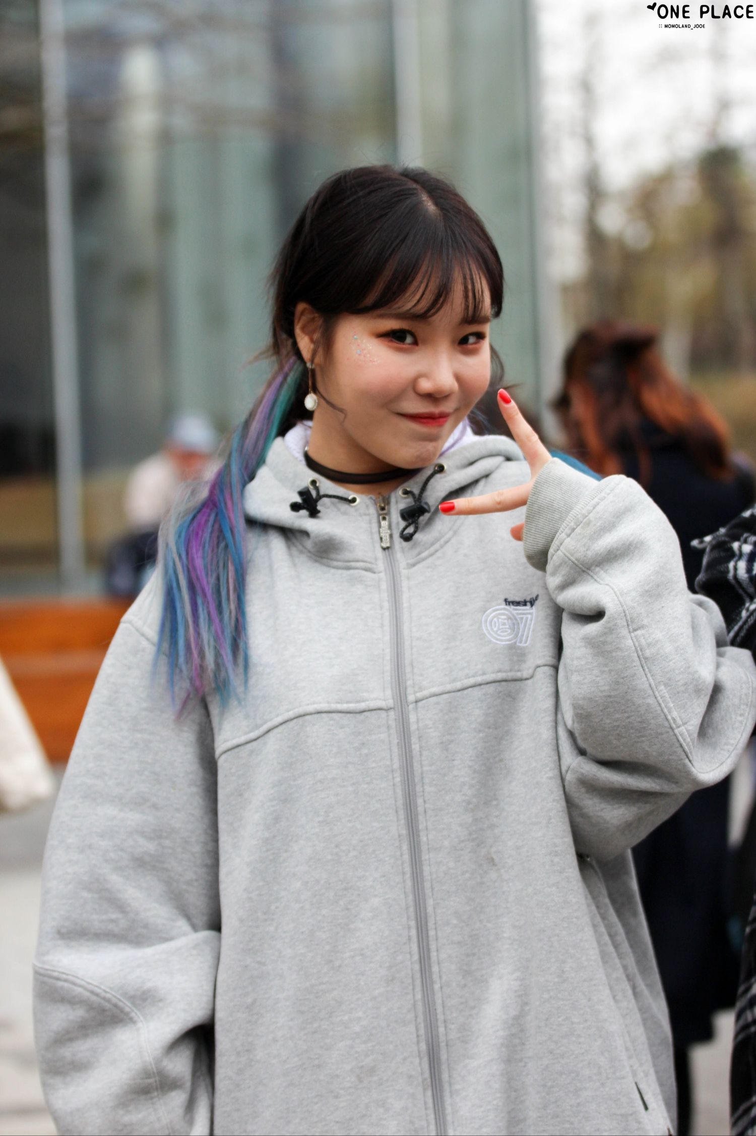 A moment captured by MOMOLAND's fan