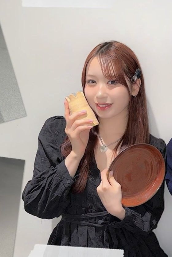 Behind-the-scenes cut of Kasahara Momona (ME:I)