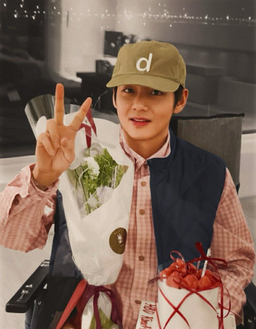 뷔 (방탄소년단) 최근 활동샷