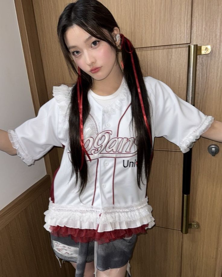 Behind-the-scenes cut of Iroha (ILLIT)