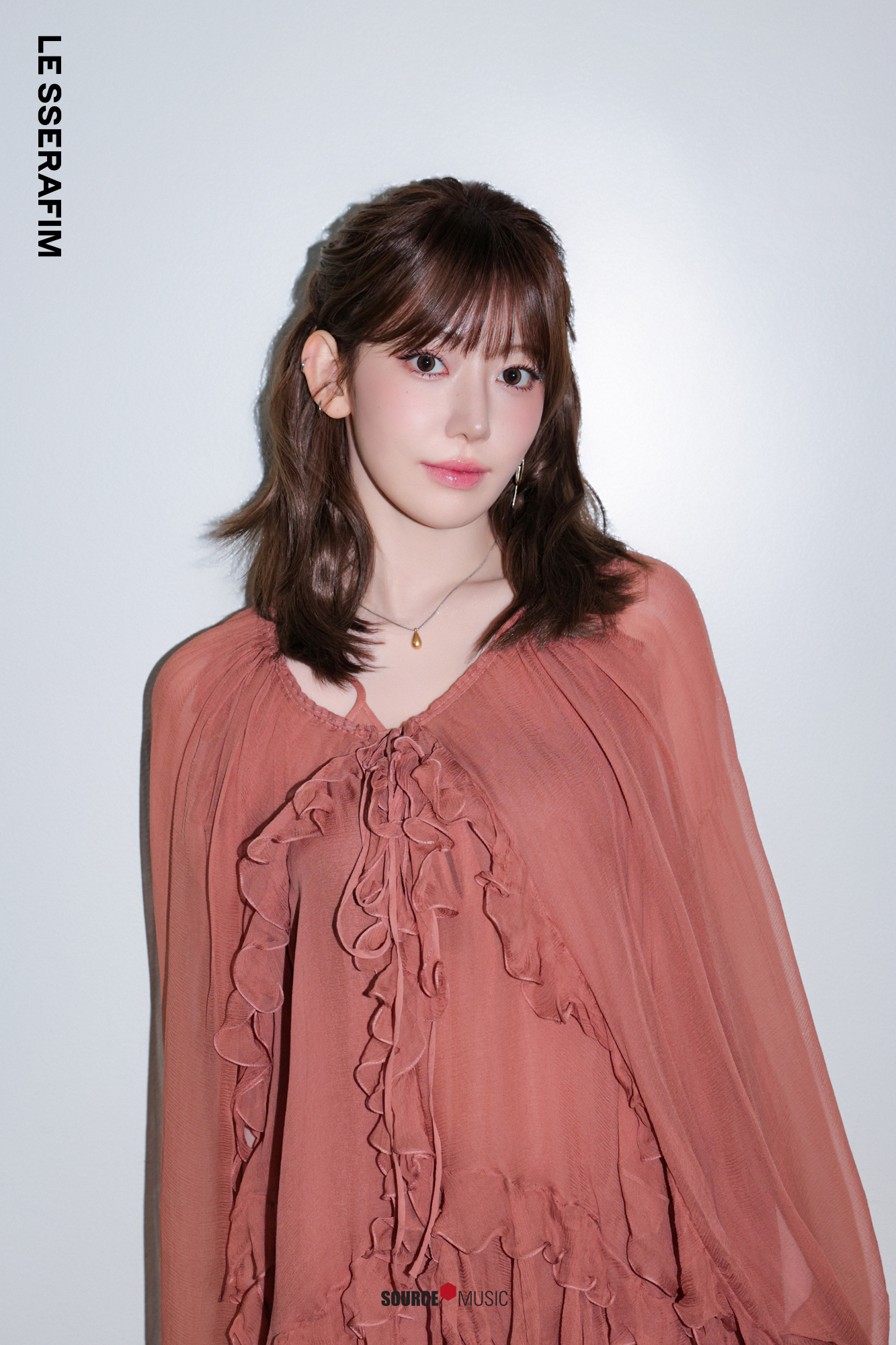 Behind-the-scenes cut of Sakura (LE SSERAFIM)