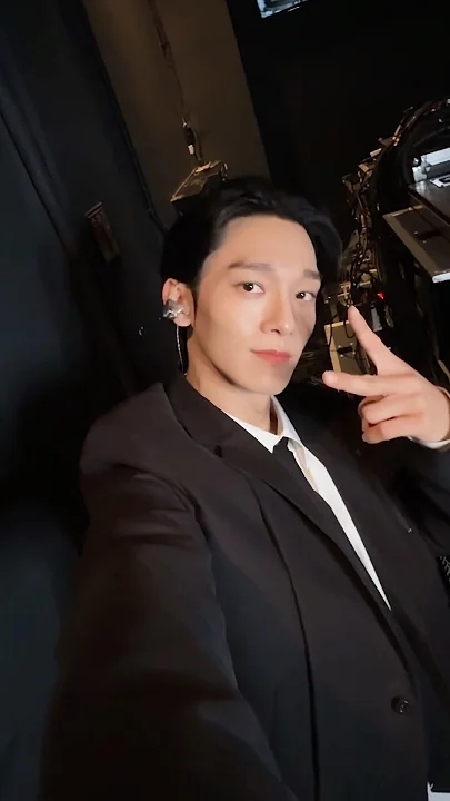 Behind-the-scenes cut of Chen (EXO)