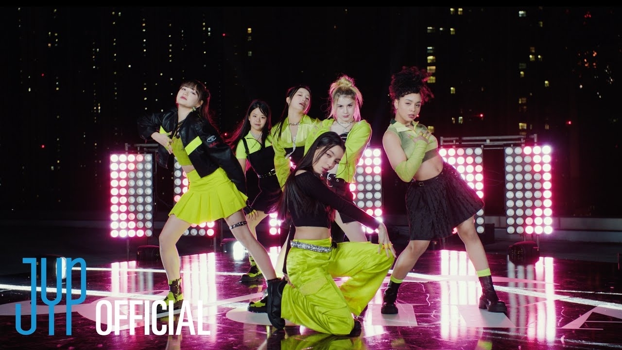 A moment captured by GIRLSET's fan