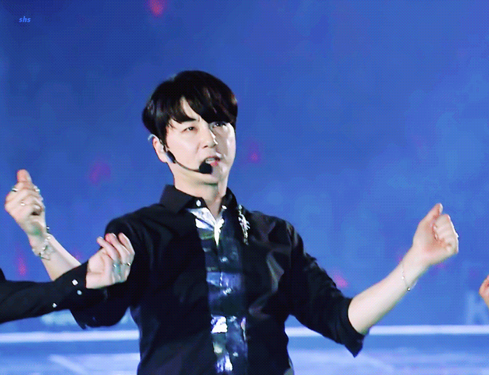 A moment captured by SHINHWA's fan