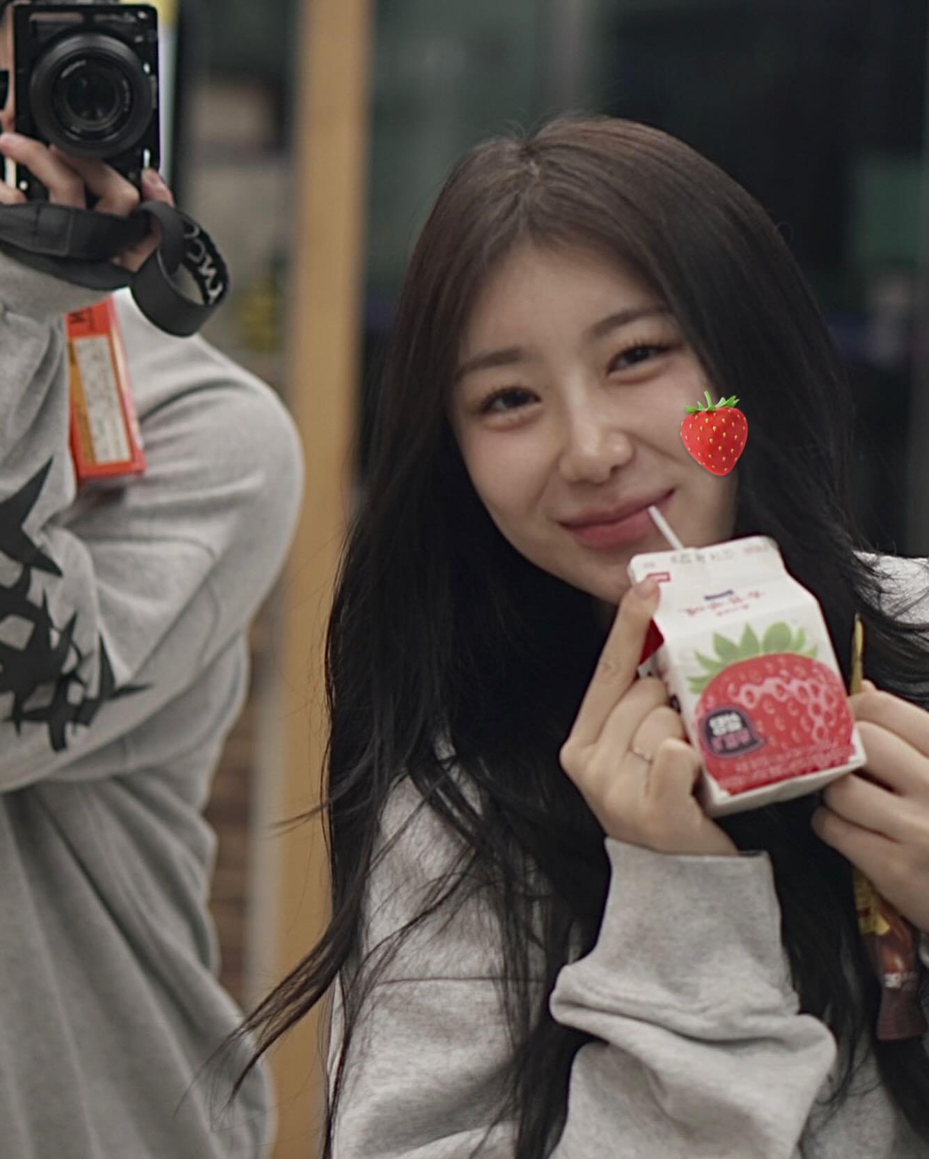 Behind-the-scenes cut of Lee Chaeyeon