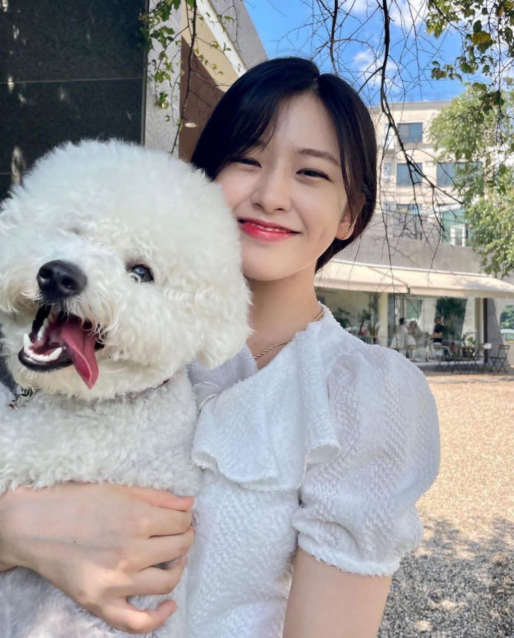 Behind-the-scenes cut of An Yujin (IVE)