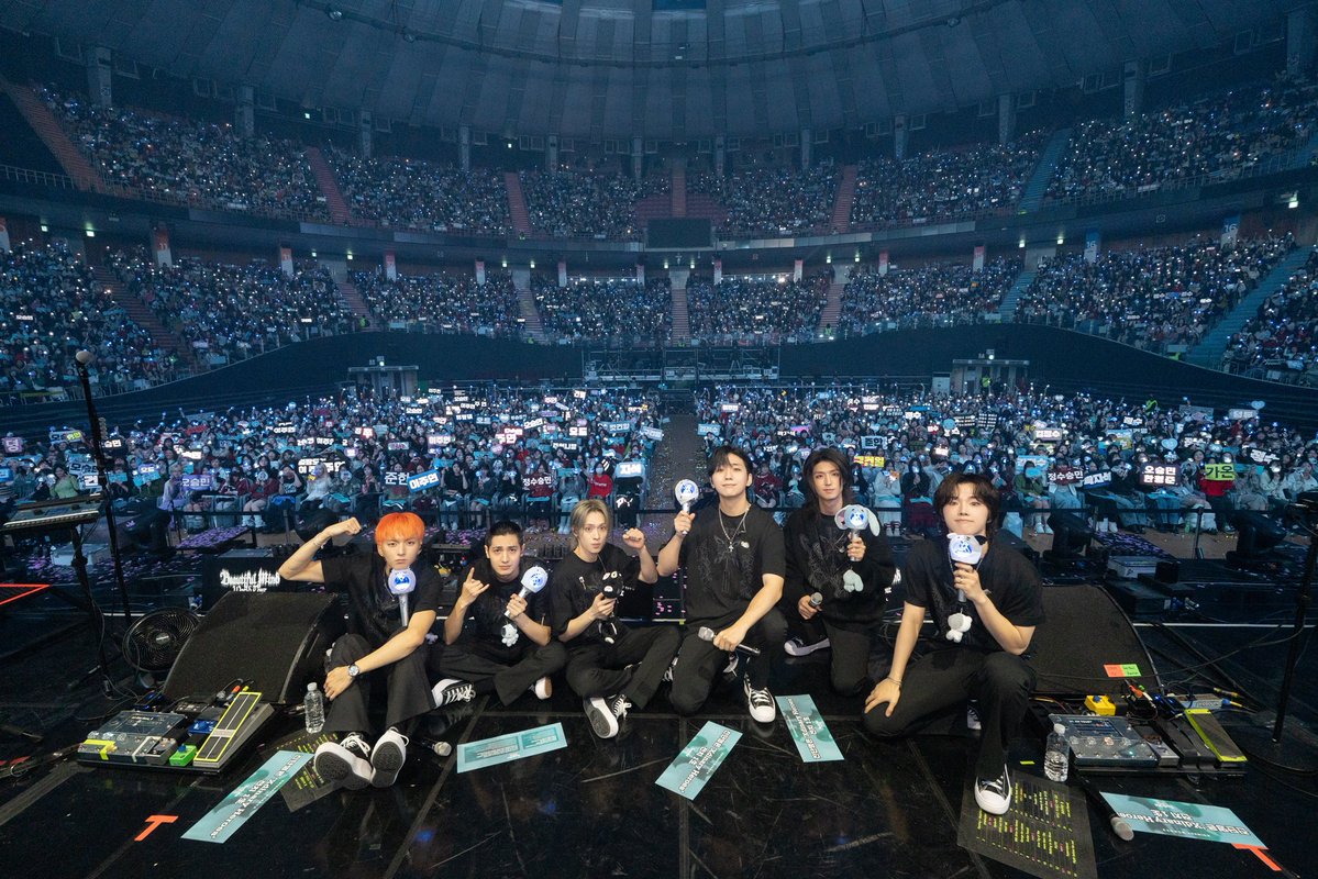 Recent activity shot of Xdinary Heroes