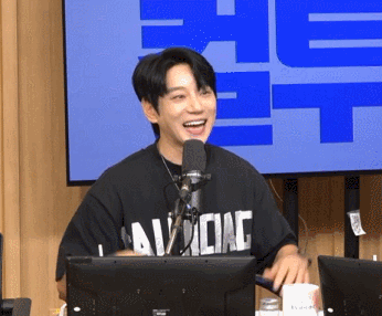 A moment captured by Hwang Chiyeol's fan