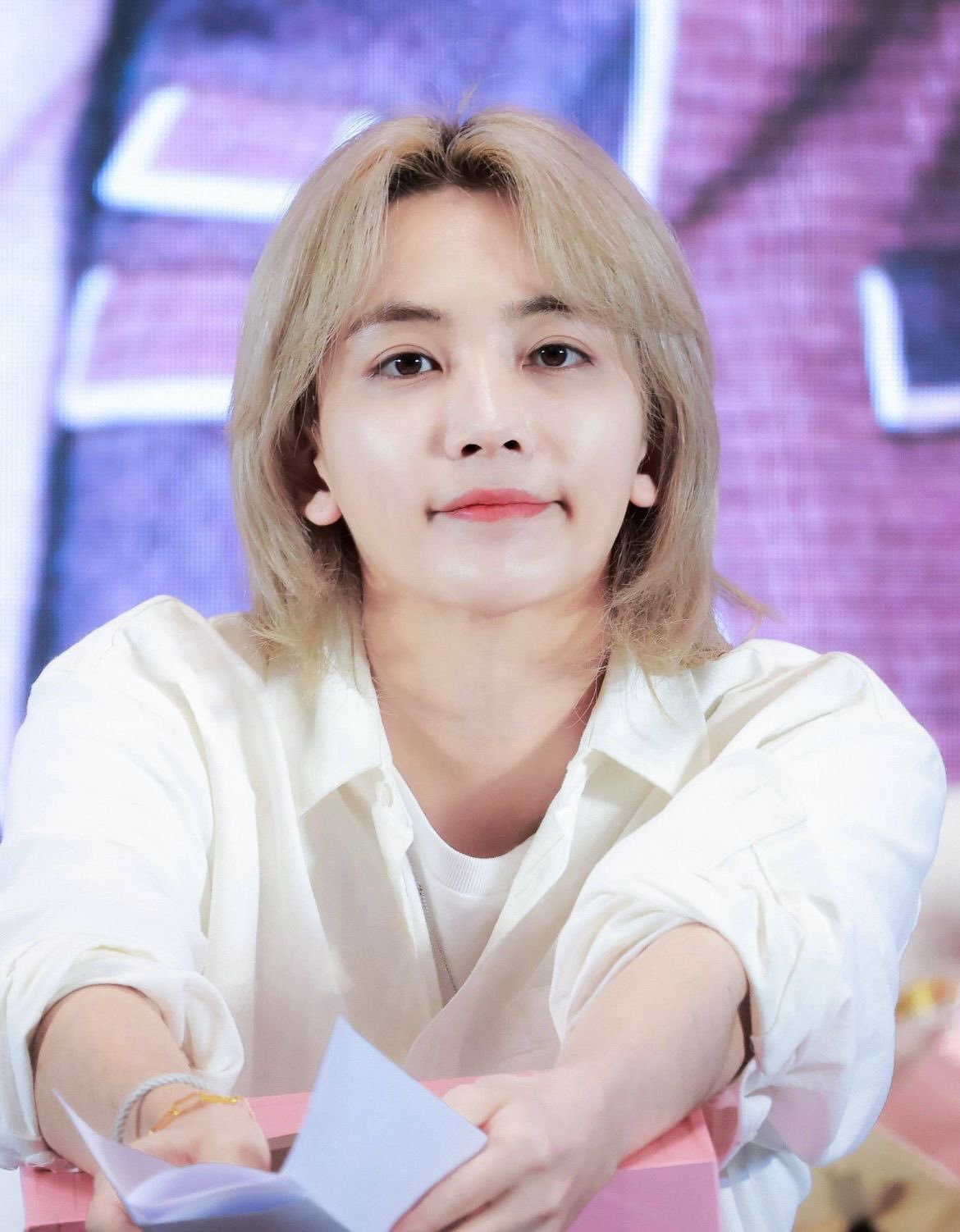 A moment captured by Jeonghan (SEVENTEEN)'s fan