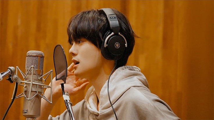 Recent activity shot of Kim Gyuvin (ZEROBASEONE)