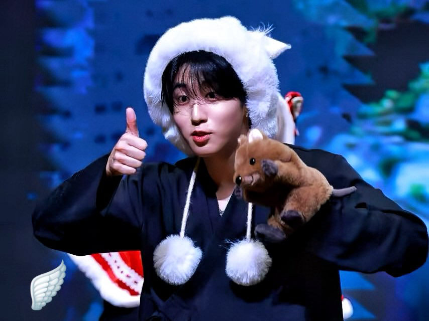 Behind-the-scenes cut of HAN (Stray Kids)