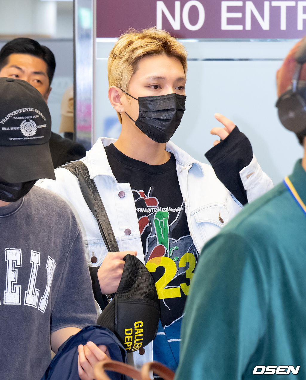 Behind-the-scenes cut of Joshua (SEVENTEEN)