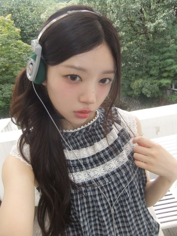 Recent activity shot of Moka (ILLIT)