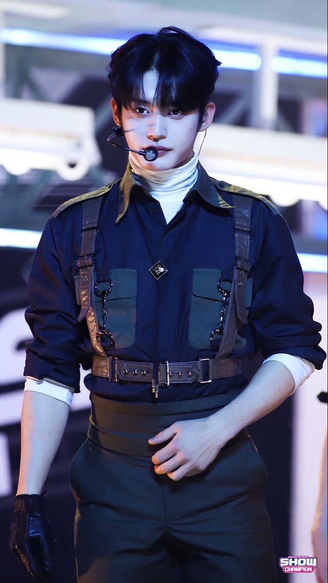 Behind-the-scenes cut of Kim Jiwoong (ZEROBASEONE)