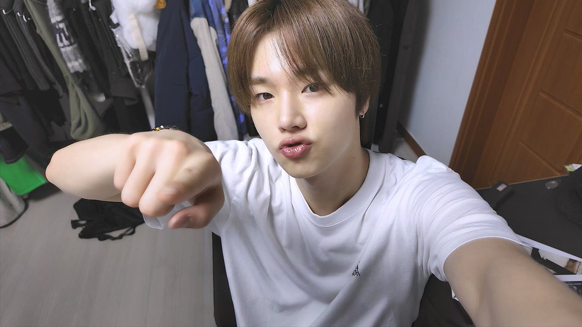 Behind-the-scenes cut of Xdinary Heroes