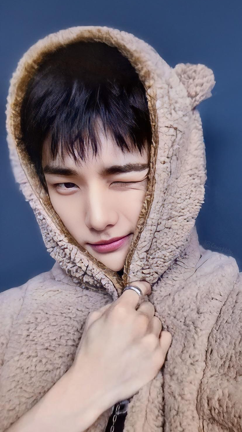 Latest photo of Hyunjin (Stray Kids)