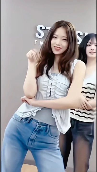 Recent activity shot of An Yujin (IVE)