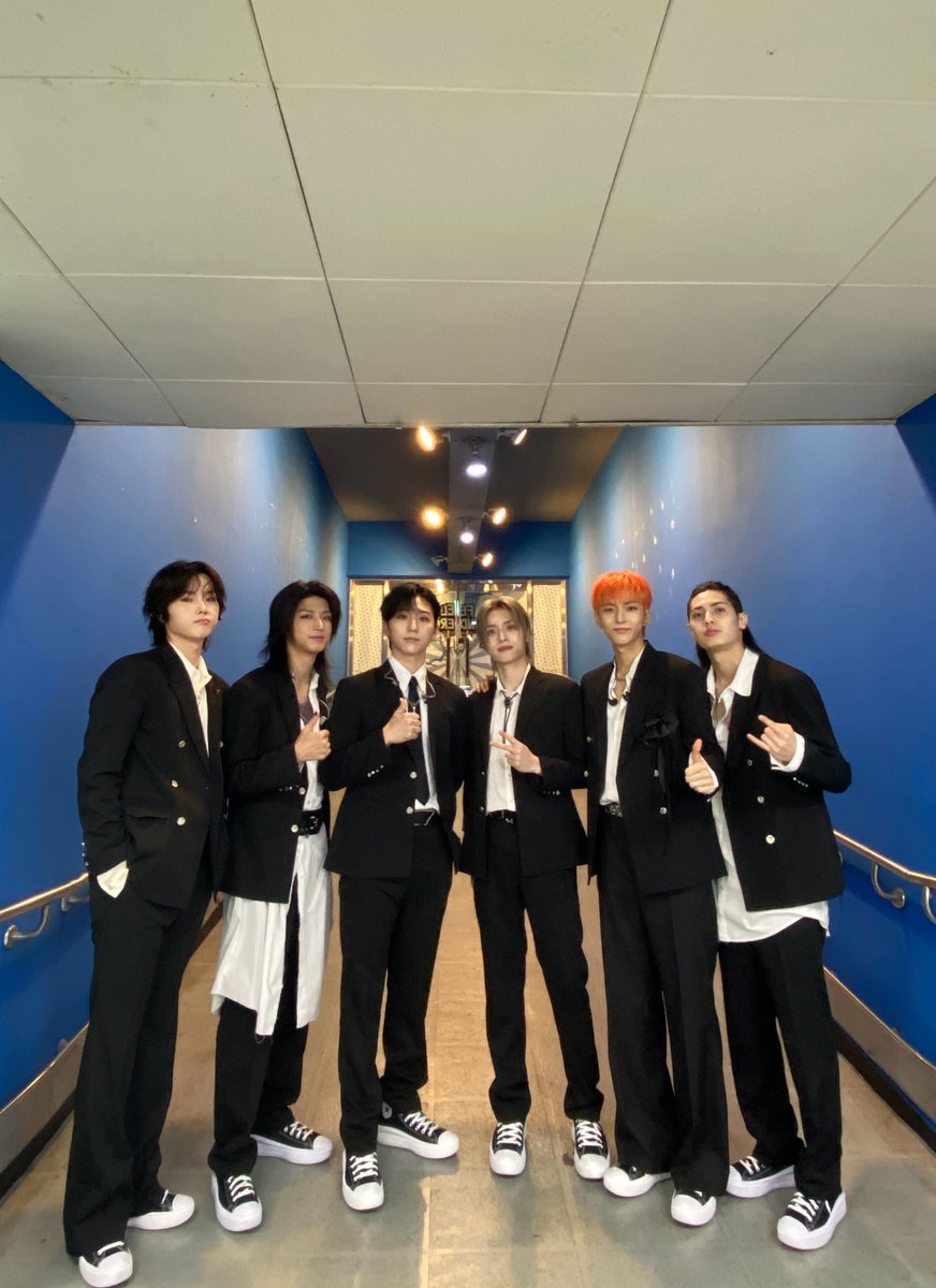 Recent activity shot of Xdinary Heroes