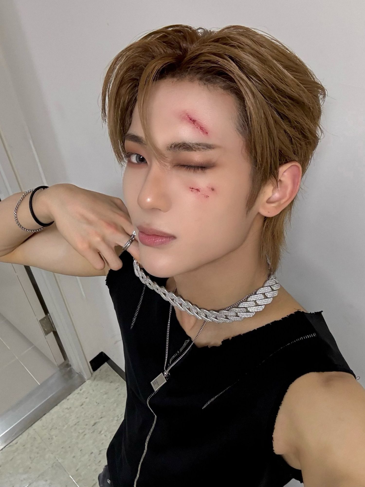 Behind-the-scenes cut of Siyun (NOWZ)