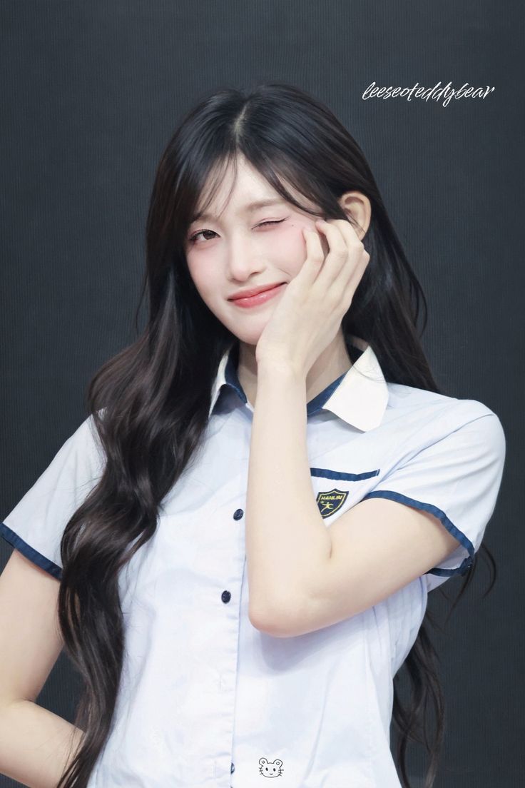 Recent activity shot of Leeseo (IVE)
