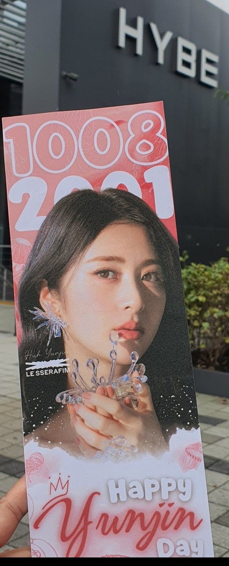 A moment captured by Huh Yunjin (LE SSERAFIM)'s fan