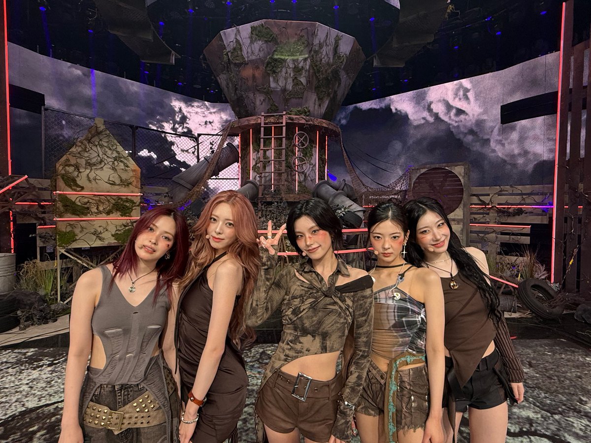 Behind-the-scenes cut of ITZY