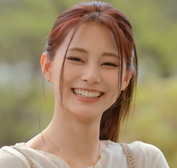 Behind-the-scenes cut of Tzuyu (TWICE)